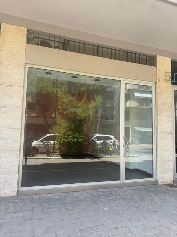 locale commerciale in affitto a Pescara