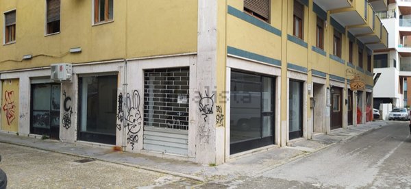 negozio in affitto a Pescara
