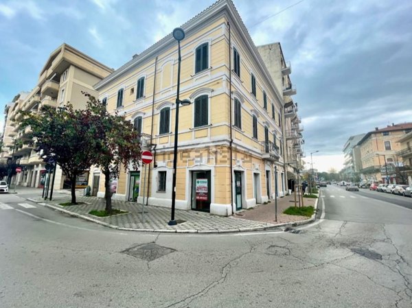 negozio in affitto a Pescara in zona Leopoldo Muzii