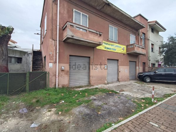 locale commerciale in affitto a Pescara
