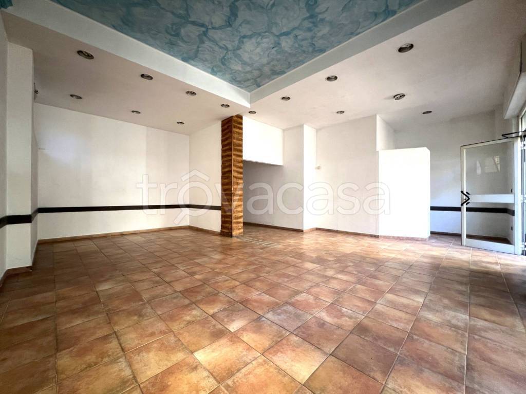 negozio in affitto a Pescara in zona Porta Nuova