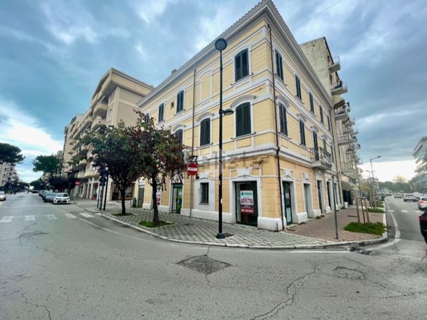 negozio in affitto a Pescara in zona Centro Città