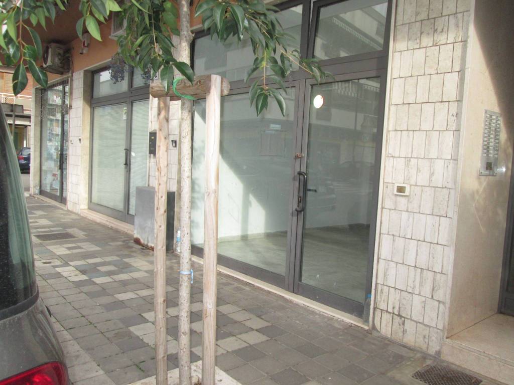 negozio in affitto a Pescara