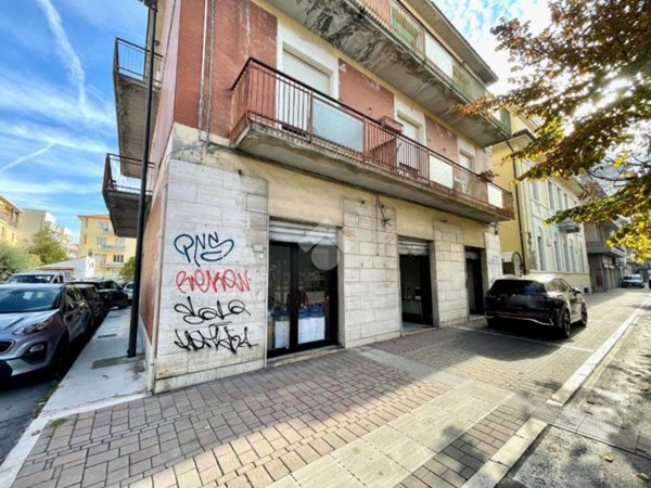 negozio in affitto a Pescara in zona Porta Nuova