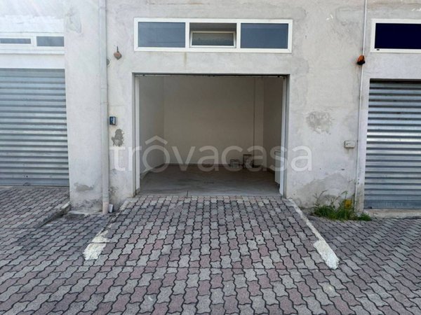 locale commerciale in affitto a Pescara in zona Porta Nuova