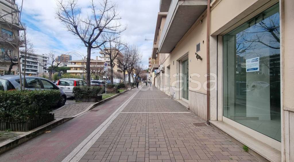 negozio in affitto a Pescara in zona Porta Nuova