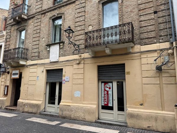 negozio in affitto a Pescara in zona Porta Nuova