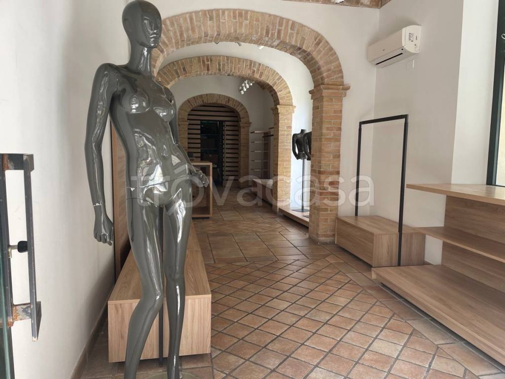 negozio in affitto a Pescara