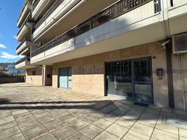 locale commerciale in affitto a Pescara in zona Castellammare