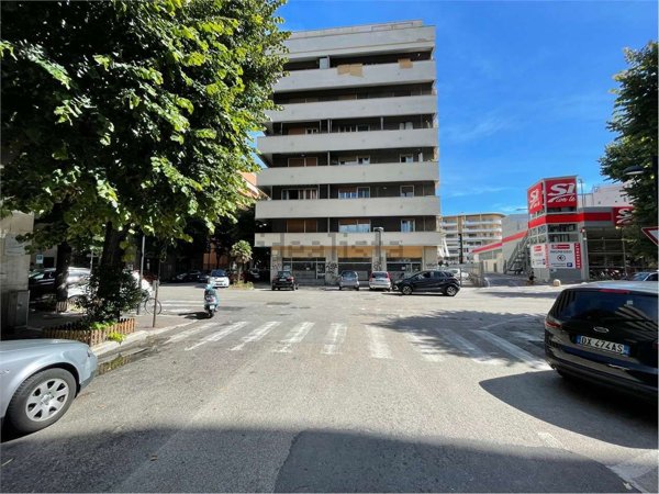 locale commerciale in affitto a Pescara