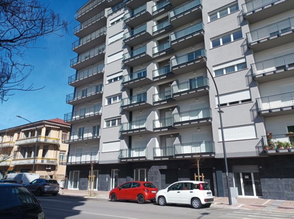 negozio in affitto a Pescara in zona Stadio