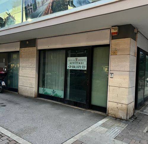 negozio in affitto a Pescara in zona Duca degli Abruzzi