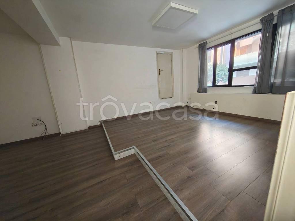 negozio in affitto a Pescara in zona Duca degli Abruzzi