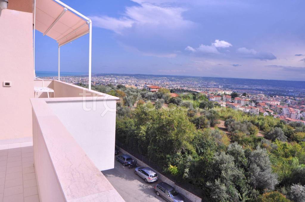 appartamento in affitto a Pescara in zona Colle Scorrano