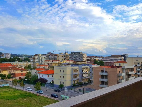 negozio in affitto a Pescara in zona Porta Nuova