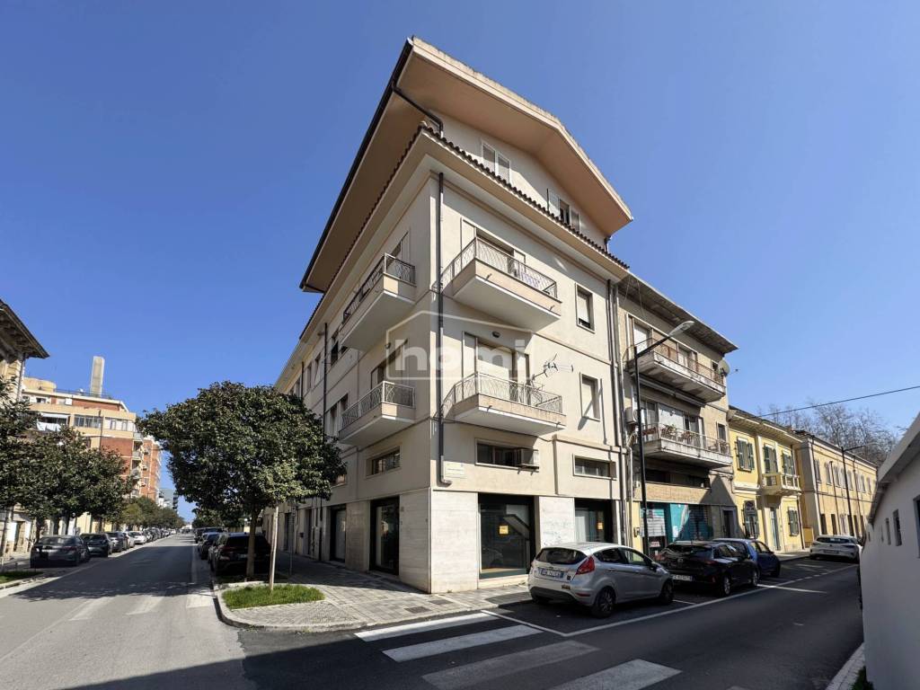 negozio in affitto a Pescara in zona Porta Nuova