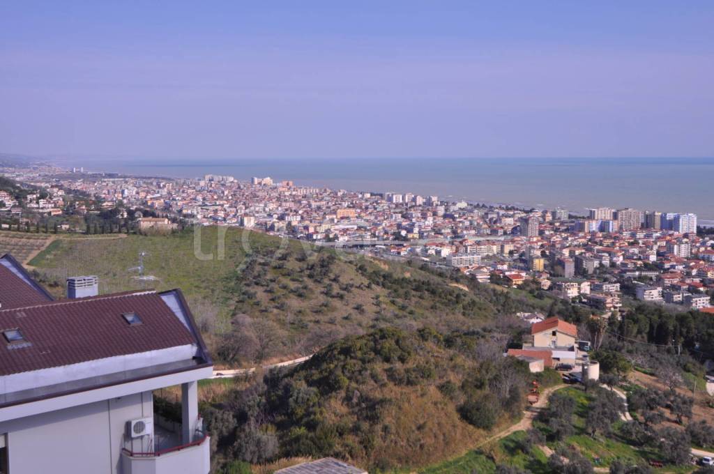 appartamento in affitto a Pescara in zona Colle Scorrano