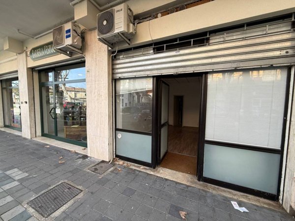 negozio in affitto a Pescara in zona Stadio