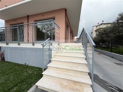 locale commerciale in affitto a Pescara