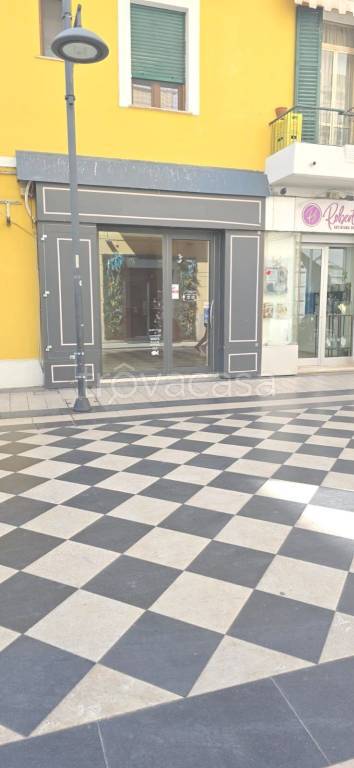 negozio in affitto a Pescara