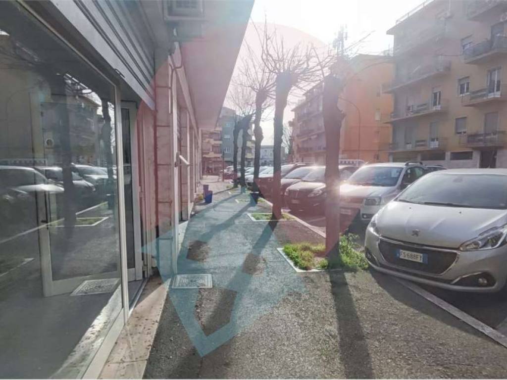 negozio in affitto a Pescara in zona Ospedale