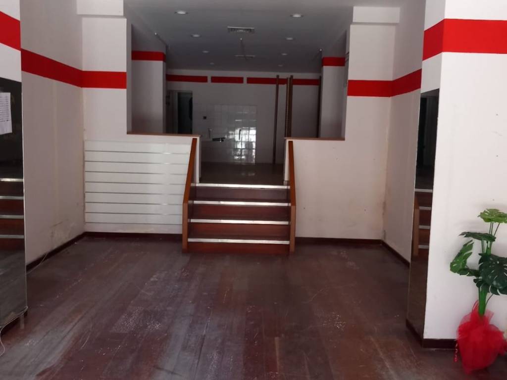 negozio in affitto a Pescara in zona Centro Città