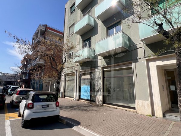 locale commerciale in affitto a Pescara in zona Porta Nuova