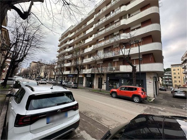 locale commerciale in affitto a Pescara