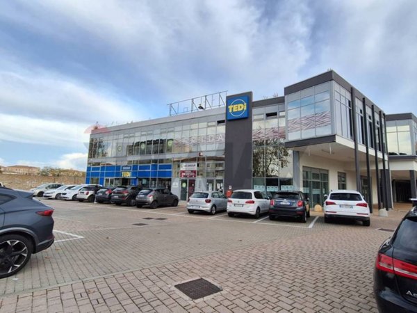 negozio in affitto a Pescara