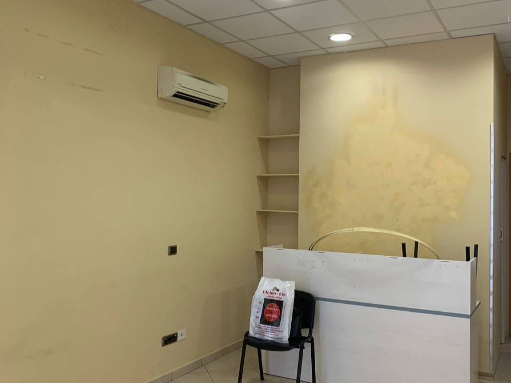 negozio in affitto a Pescara in zona Stadio