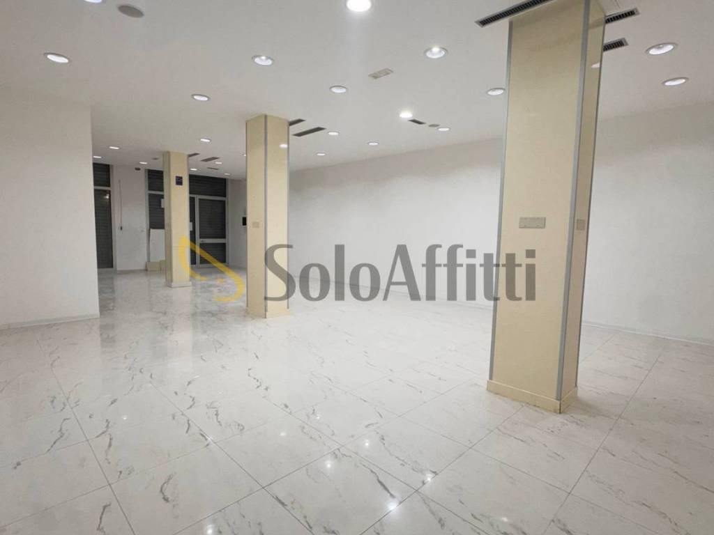 negozio in affitto a Pescara in zona Centro Città