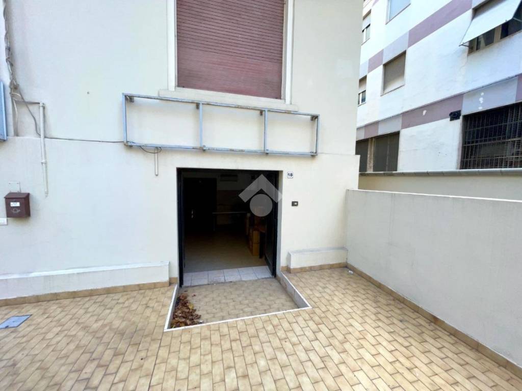 negozio in affitto a Pescara in zona Centro Città