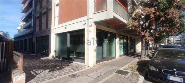 locale commerciale in affitto a Pescara