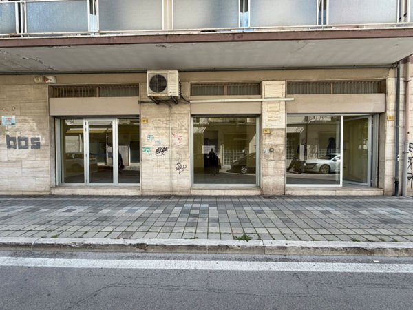 locale commerciale in affitto a Pescara