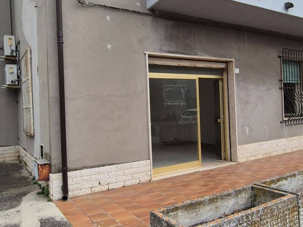 locale commerciale in affitto a Pescara