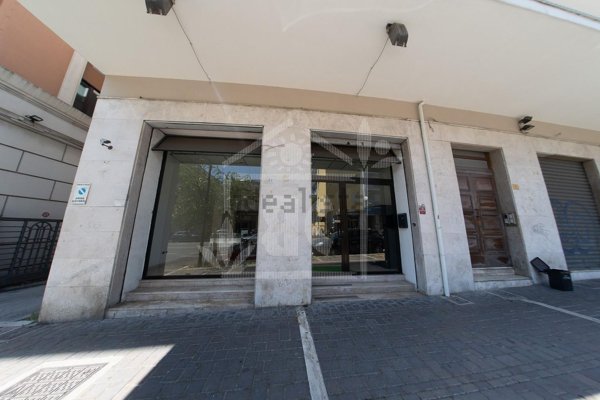 locale commerciale in affitto a Pescara