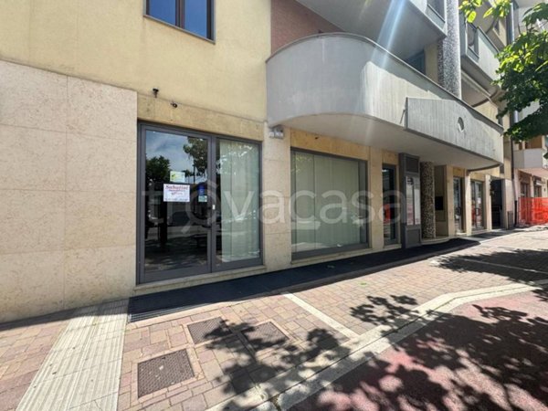 negozio in affitto a Pescara in zona Porta Nuova