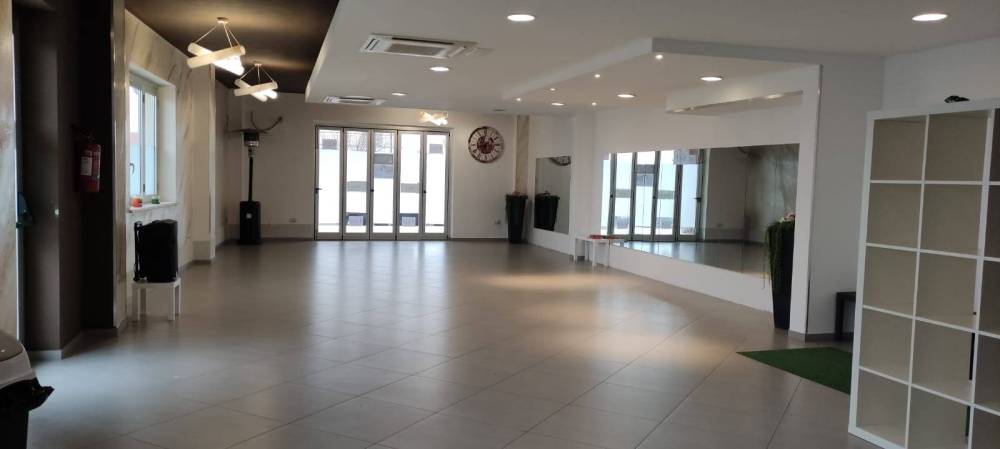 locale commerciale in affitto a Pianella in zona Castellana