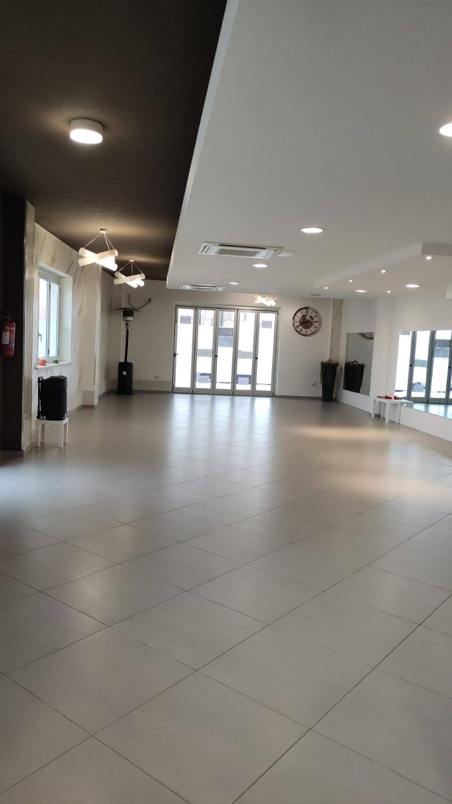 locale commerciale in affitto a Pianella in zona Castellana