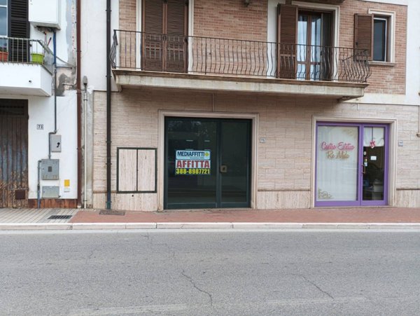 negozio in affitto a Pianella