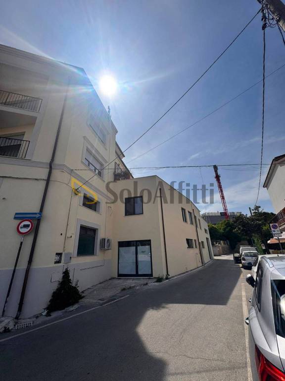 negozio in affitto a Pianella