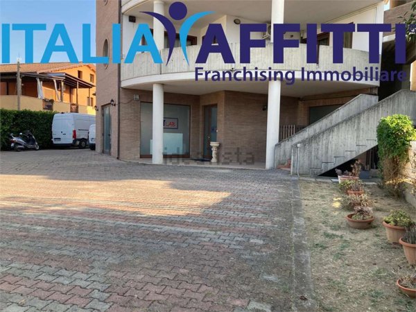 locale commerciale in affitto a Pianella in zona Cerratina