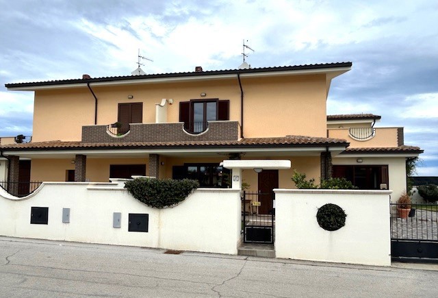 casa indipendente in affitto a Rosciano