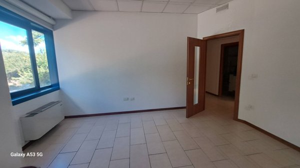 ufficio in affitto a Spoltore in zona Villa Raspa