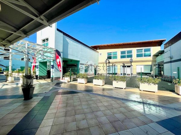 ufficio in affitto a Spoltore in zona Villa Raspa