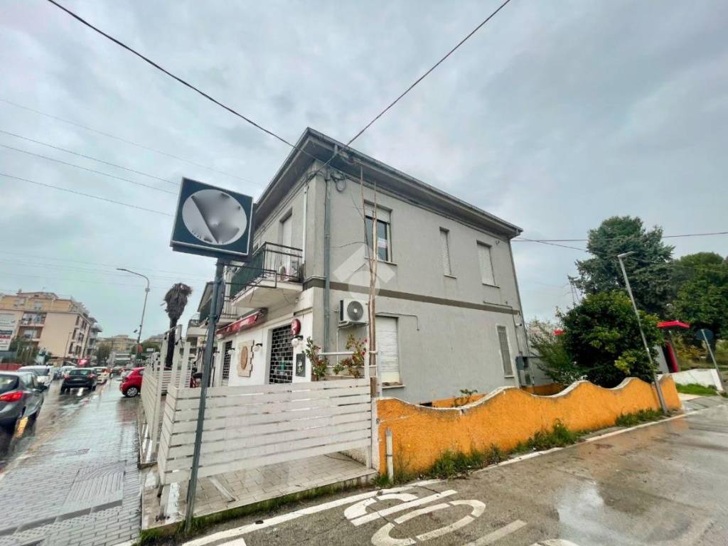 ufficio in affitto a Spoltore in zona Villa Raspa