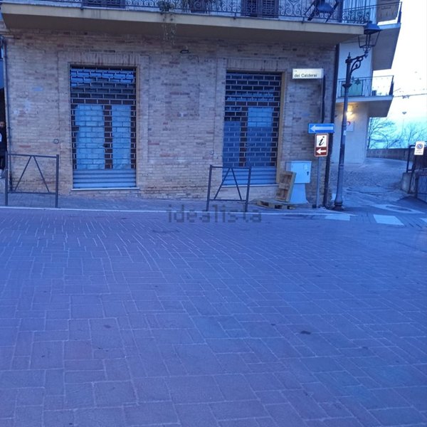 locale commerciale in affitto a Spoltore