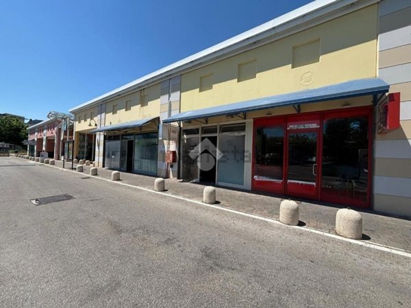 ufficio in affitto a Spoltore in zona Villa Raspa