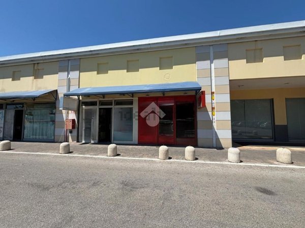 ufficio in affitto a Spoltore in zona Villa Raspa