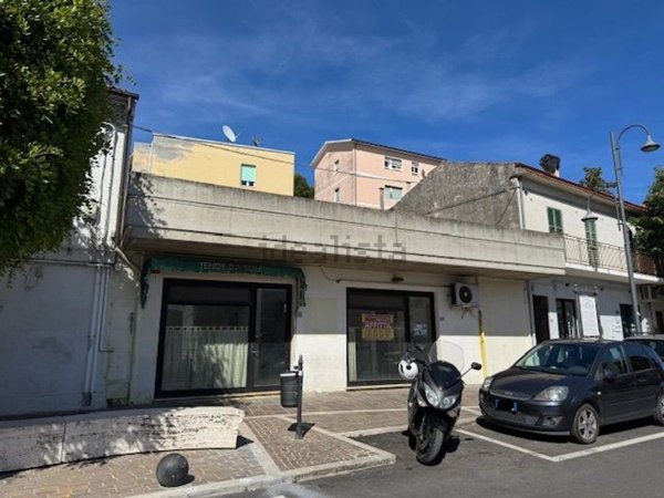 locale commerciale in affitto a Spoltore